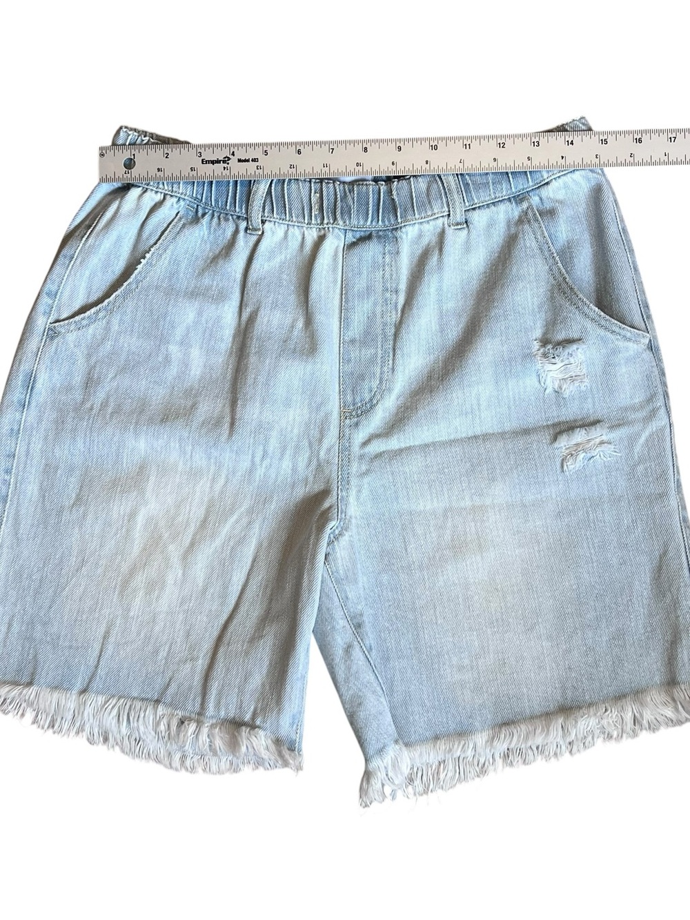 Risen Women’s Sz M High Rise Denim Shorts Light Wash Pull On Distressed - Picture 11 of 15